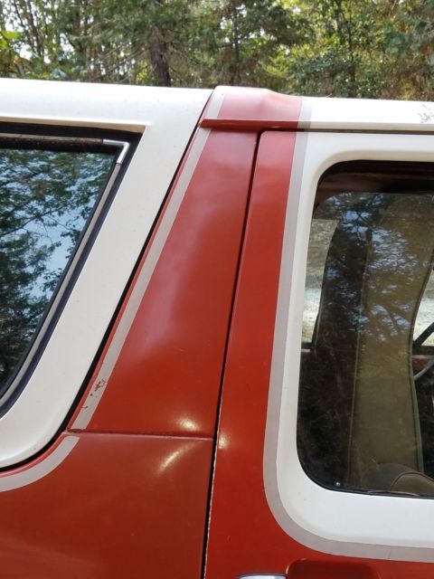 1983 red/white Ford Bronco SUV