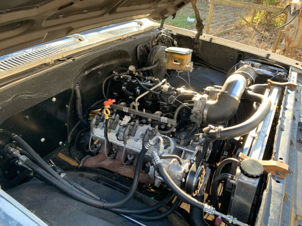 1983 White Chevrolet C-10 Standard Cab Pickup