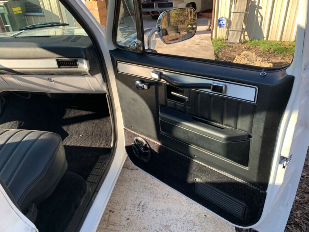 1983 White Chevrolet C-10 Standard Cab Pickup