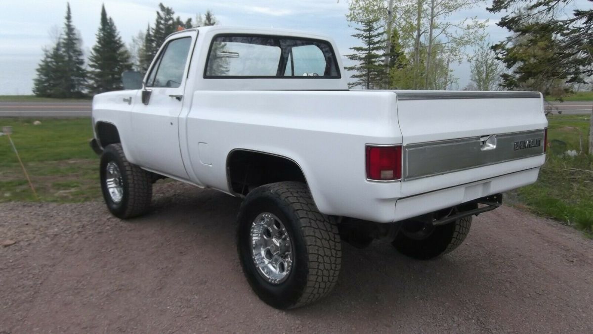 1983 White Chevrolet Silverado 2500 Standard Cab Pickup