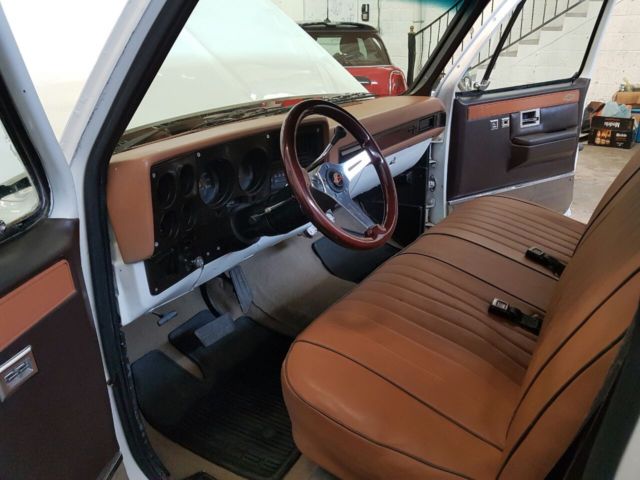 1983 White Chevrolet C-10 Standard Cab Pickup