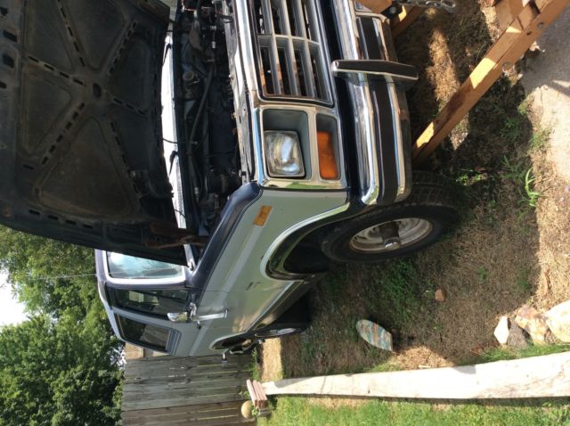 1983 Red Ford Bronco