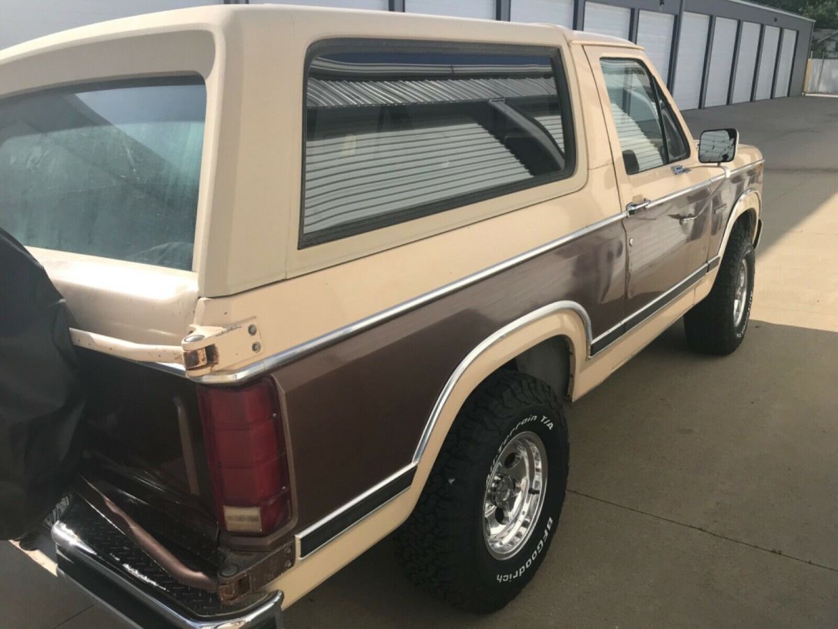 1983 Brown Ford Bronco SUV