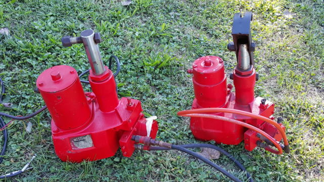 1983 Red Ford Bronco SUV