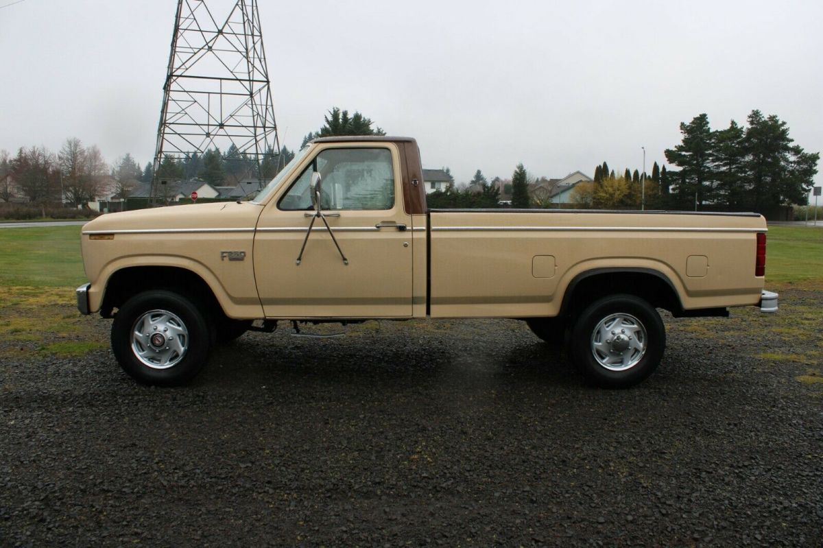 1983 Tan Ford F-250