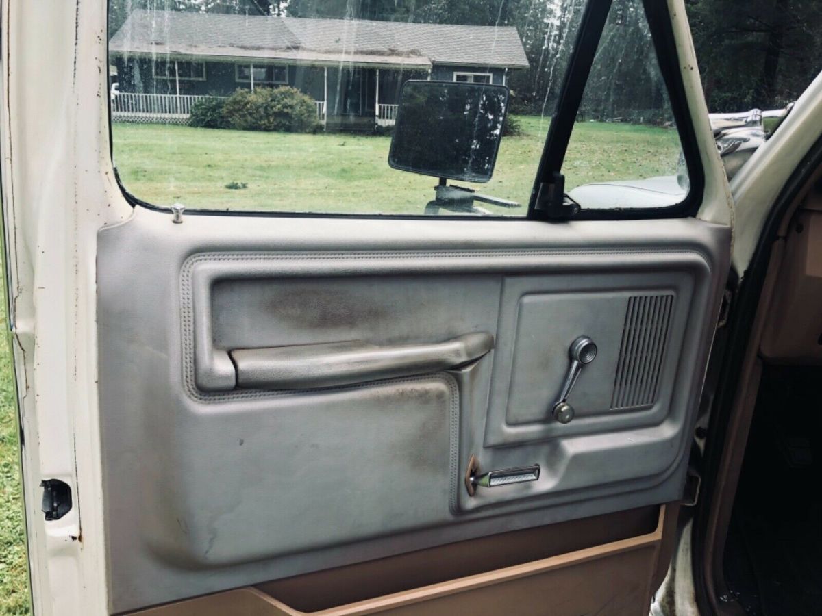 1983 White Ford F-250 Single cab 4 x 4