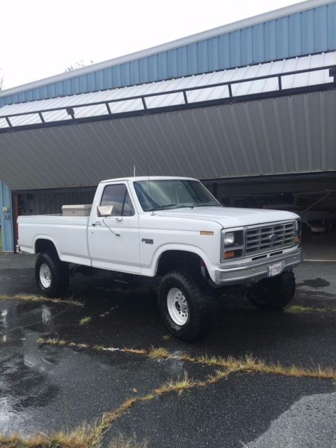 1983 White Ford F-250