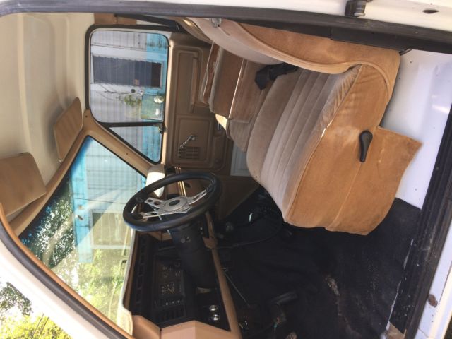 1983 White Ford F-250