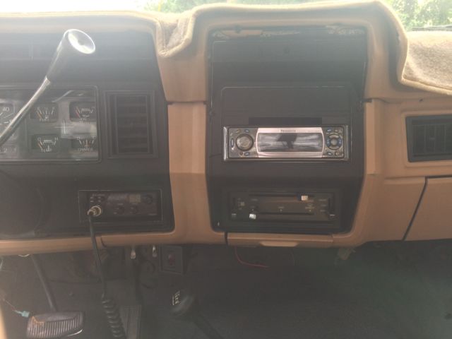 1983 White Ford F-250