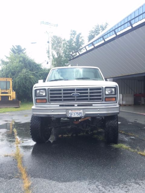 1983 White Ford F-250