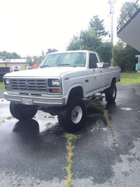 1983 White Ford F-250