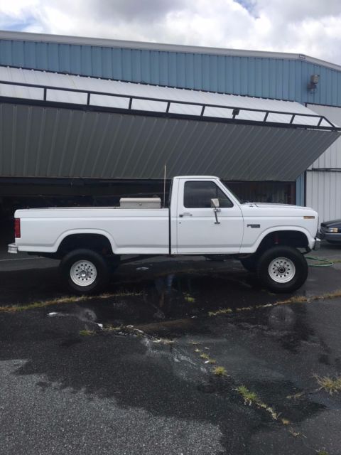 1983 White Ford F-250