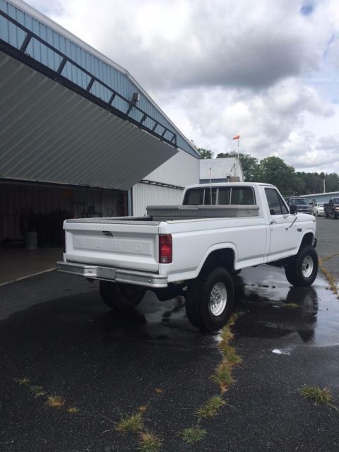 1983 White Ford F-250