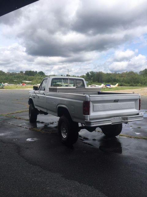 1983 White Ford F-250