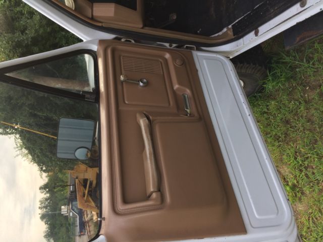 1983 White Ford F-250