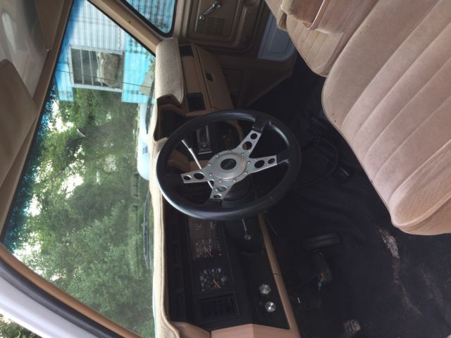 1983 White Ford F-250