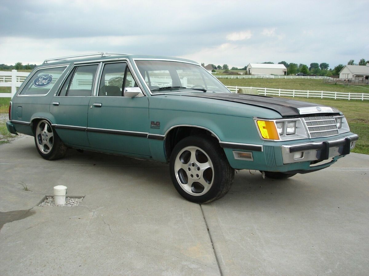 1983 Blue Ford LTD Wagon