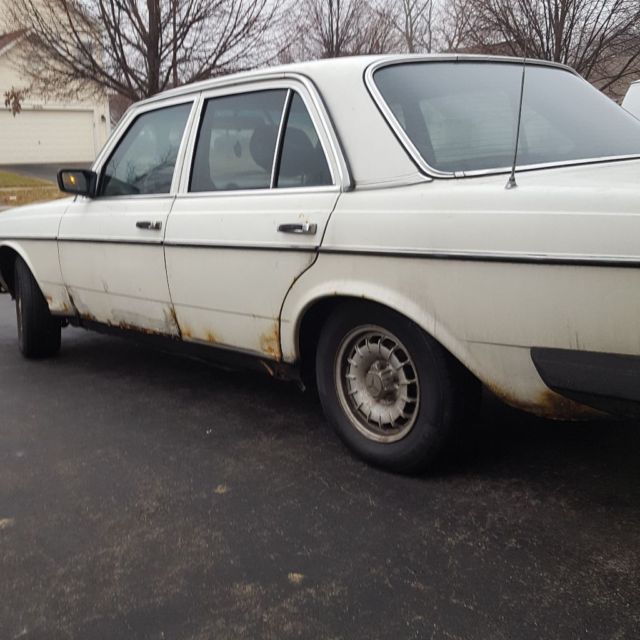 1983 White Mercedes-Benz 300-Series Sedan