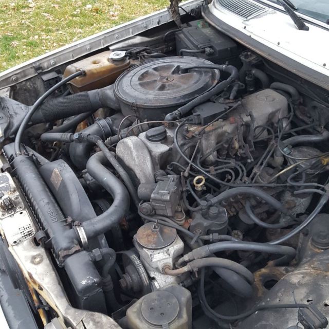 1983 White Mercedes-Benz 300-Series Sedan