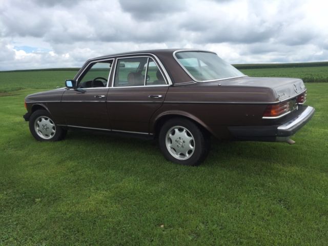 1983 Blue Mercedes-Benz 300-Series 4 door sedan