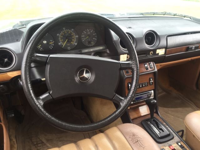 1983 Blue Mercedes-Benz 300-Series 4 door sedan