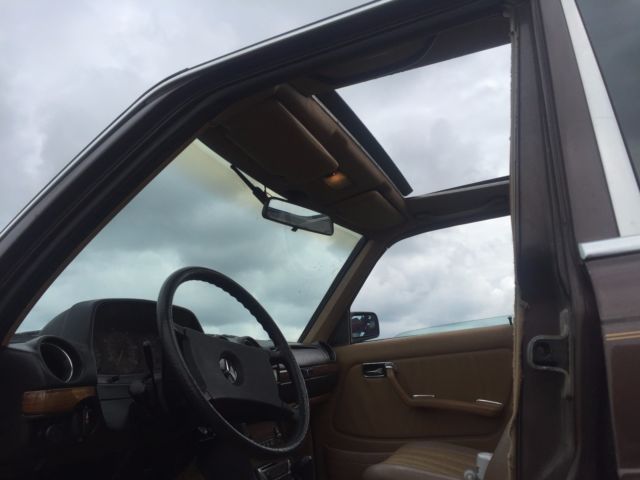 1983 Blue Mercedes-Benz 300-Series 4 door sedan