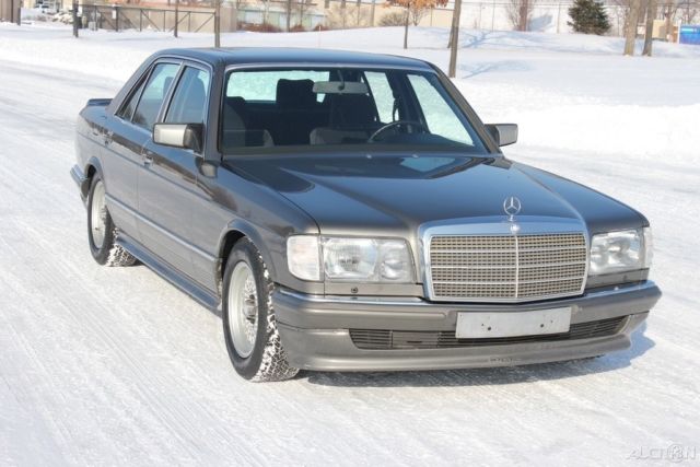 1983 Gray Mercedes-Benz 300-Series Sedan