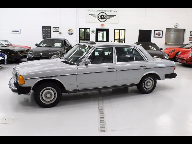 1983 Silver Mercedes-Benz 300 --