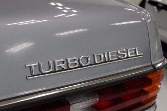 1983 Silver Mercedes-Benz 300 --