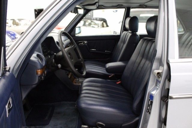 1983 Silver Mercedes-Benz 300 --