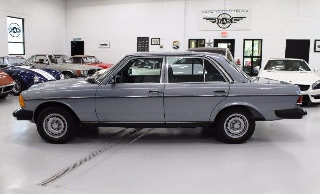1983 Silver Mercedes-Benz 300 --