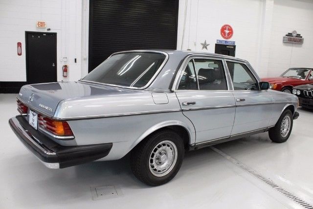 1983 Silver Mercedes-Benz 300 --
