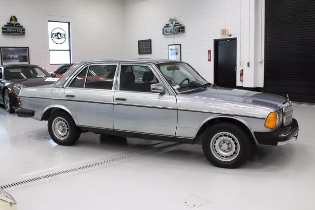 1983 Silver Mercedes-Benz 300 --