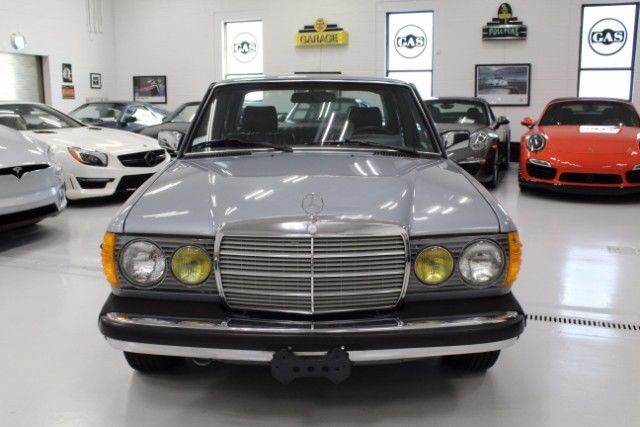 1983 Silver Mercedes-Benz 300 --