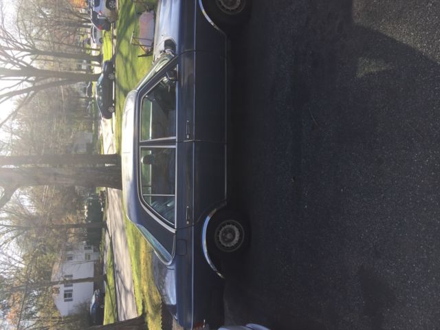 1983 Blue Mercedes-Benz 300-Series Sedan