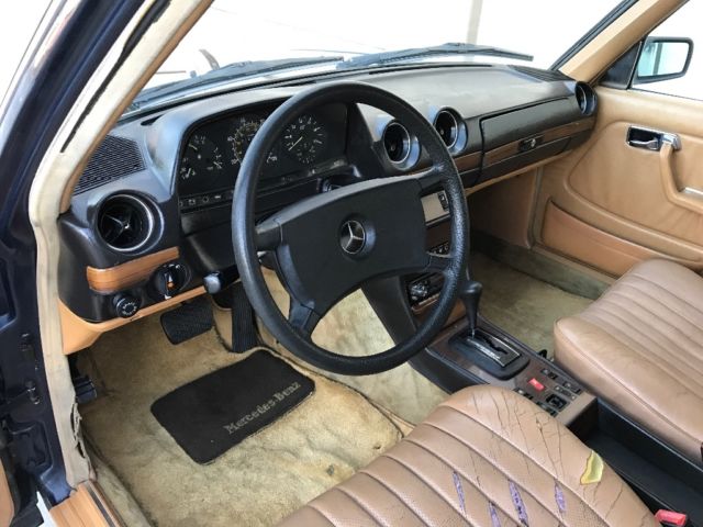 1983 Black Mercedes-Benz 300-Series Sedan