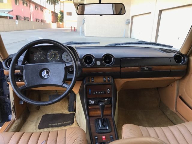 1983 Black Mercedes-Benz 300-Series Sedan