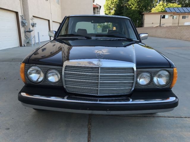 1983 Black Mercedes-Benz 300-Series Sedan