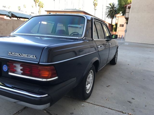 1983 Black Mercedes-Benz 300-Series Sedan