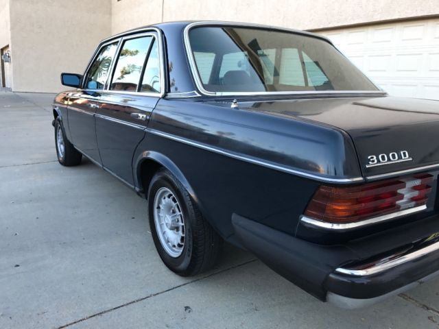 1983 Black Mercedes-Benz 300-Series Sedan