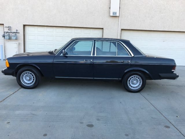 1983 Black Mercedes-Benz 300-Series Sedan