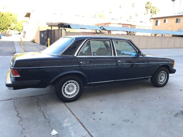 1983 Black Mercedes-Benz 300-Series Sedan