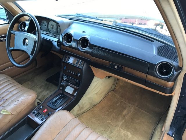 1983 Black Mercedes-Benz 300-Series Sedan