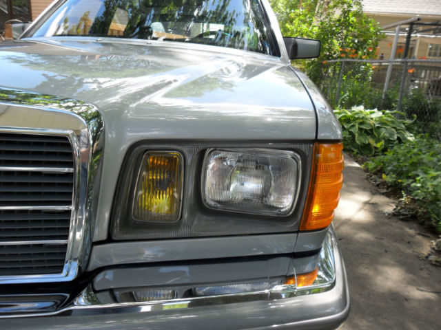 1983 Silver Mercedes-Benz 300-Series Sedan