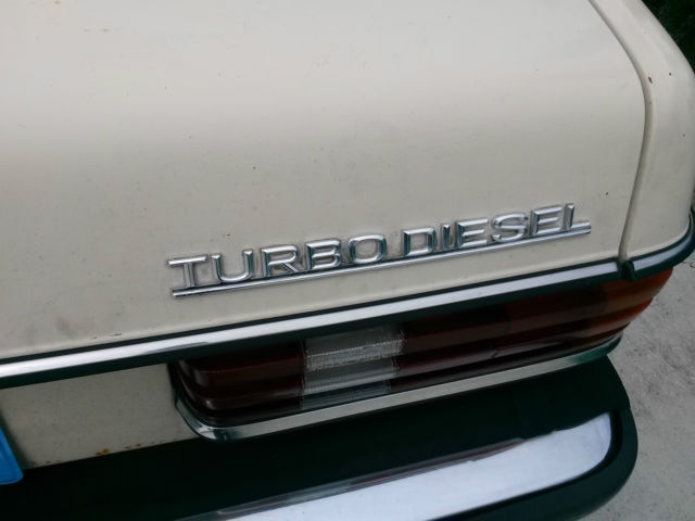 19830000 beige Mercedes-Benz 300-Series Coupe