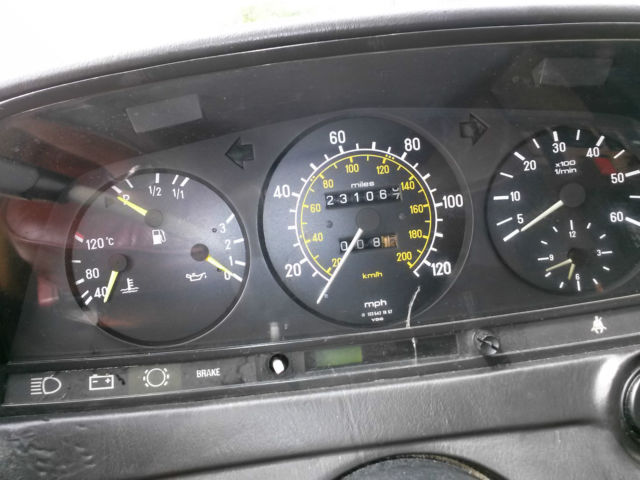 19830000 beige Mercedes-Benz 300-Series Coupe