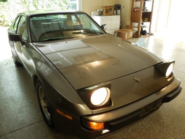 1983 Gray Porsche 944 --