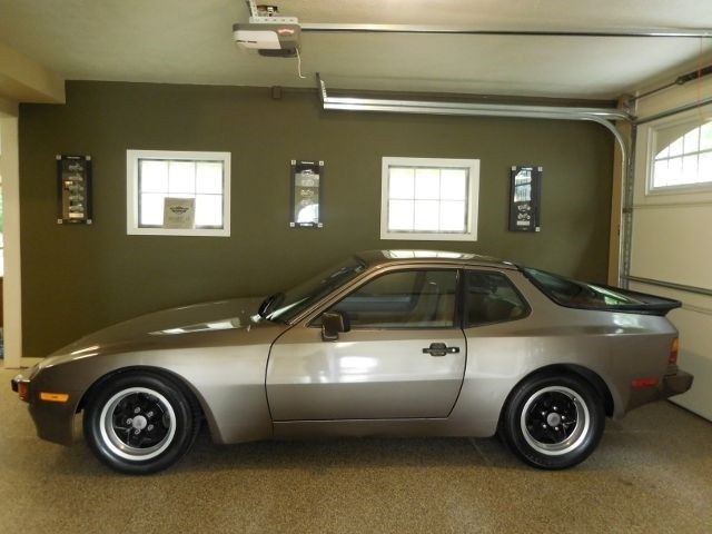 1983 Gray Porsche 944 --