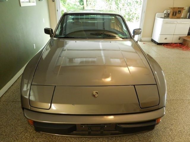 1983 Gray Porsche 944 --