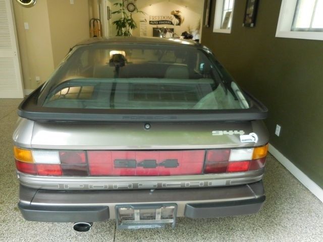 1983 Gray Porsche 944 --